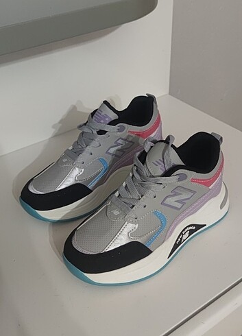 37 Beden çeşitli Renk Orjinal New balance 37 numara kadın ayakkabı