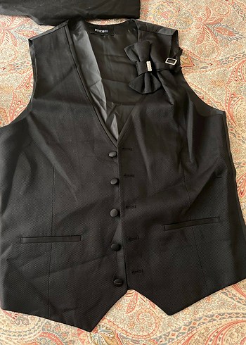 Düğmeli Siyah Yelek ve Beyaz Gömlek pantolon Takımı - Görsel 4