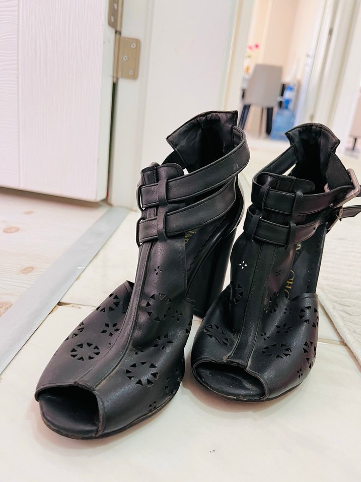 Kadın Siyah Deri Goth Topuklu Ayakkabı - Görsel 2