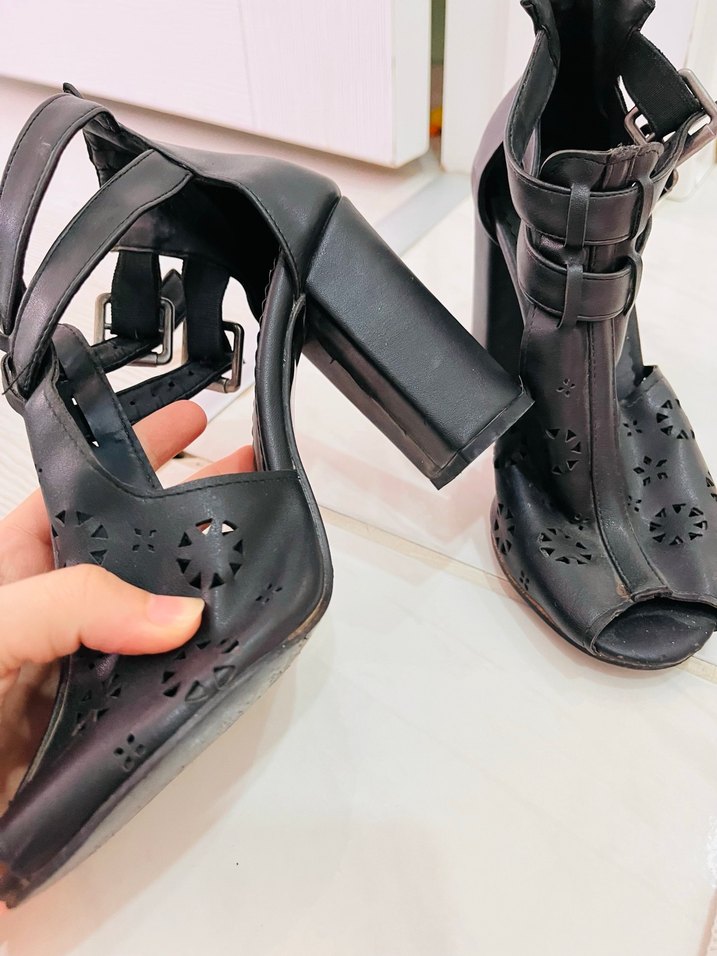 Kadın Siyah Deri Goth Topuklu Ayakkabı - Görsel 4