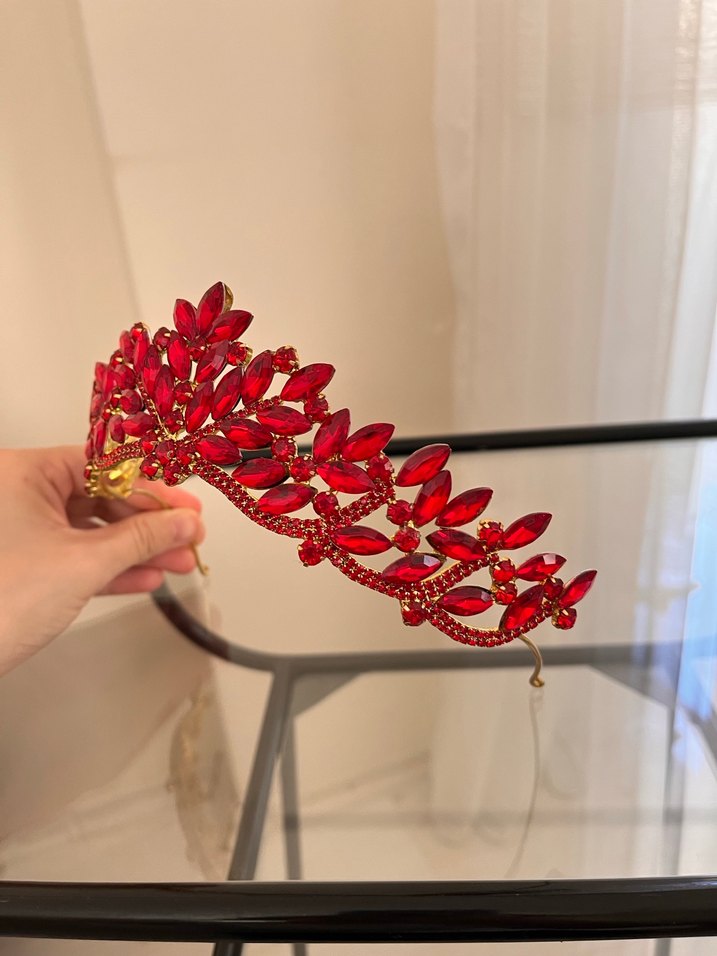 Kırmızı Payetli Cam Taç - Görsel 4