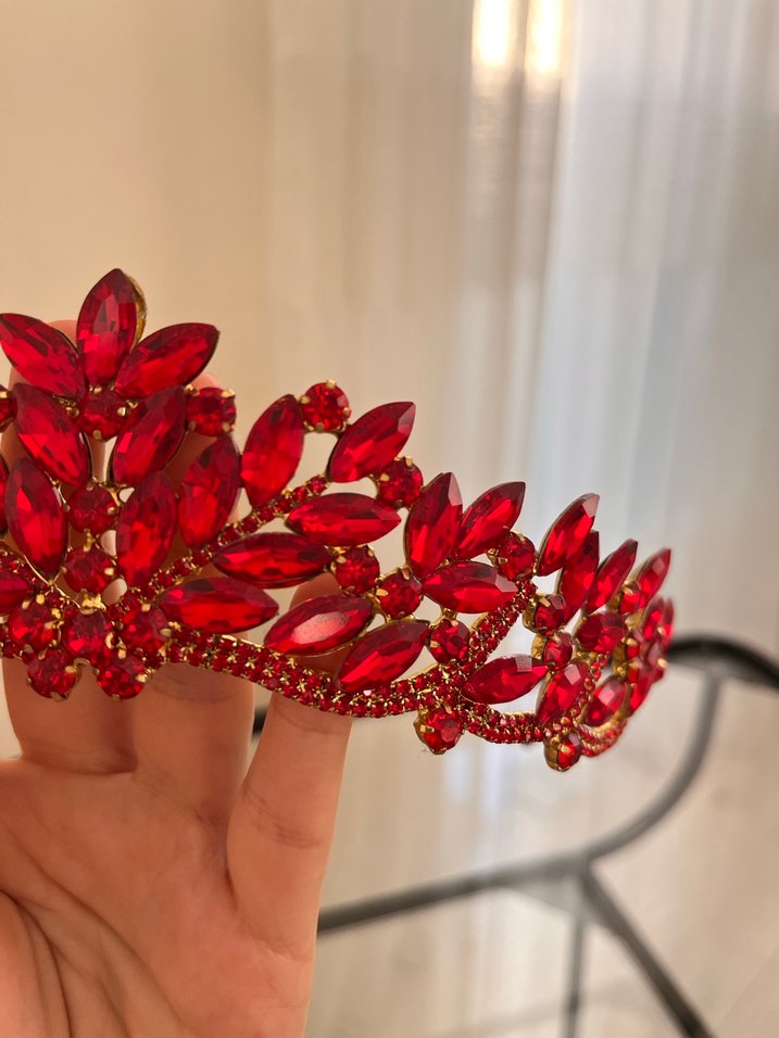 Kırmızı Payetli Cam Taç - Görsel 2