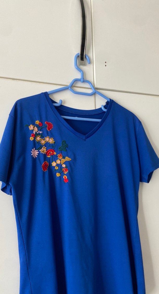 Mavi V Yakalı Baskılı Hamile Tişörtü - Görsel 3