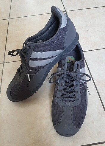 Lescon sneaker ayakkabı.