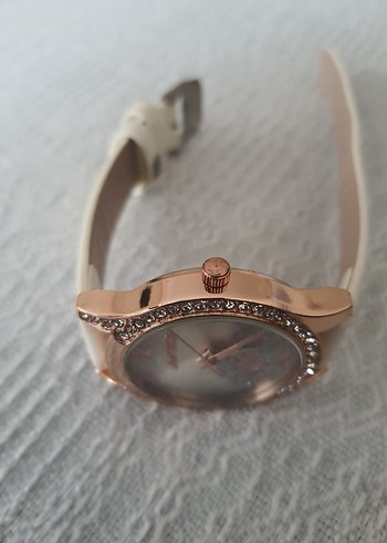 Beyaz Kemerli Kadın Kol Saati - Görsel 3