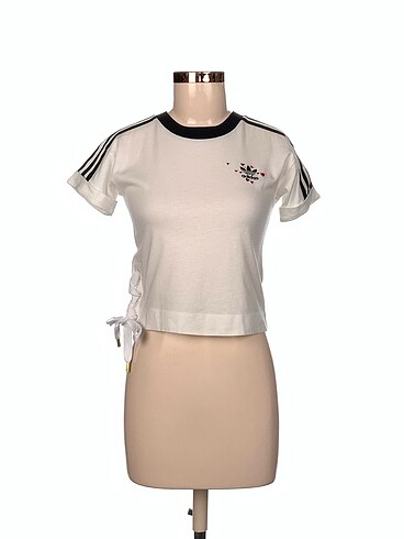 Adidas T-shirt %70 İndirimli.