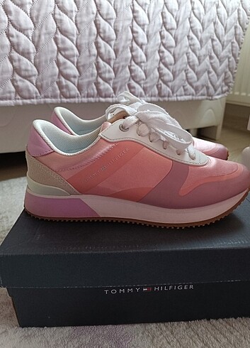 pempe tommy hilfiger spor ayakkabı