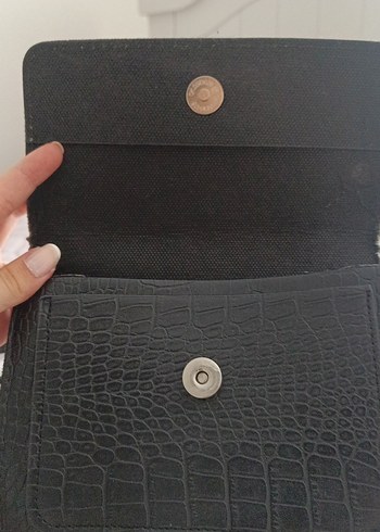 Mango Klasik Siyah Deri Tokalı Yılan Desenli Çanta