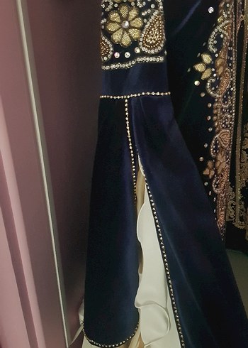 Kiralık Kadife işlemeli lacivert kaftan