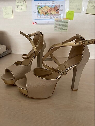 Toz pembe tabandan dolgulu yüksek topuklu ayakkabı - Görsel 5