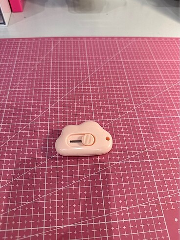 Pembe maket bıçağı