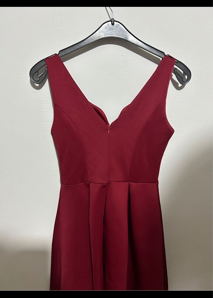 Kırmızı elbise - Görsel 2