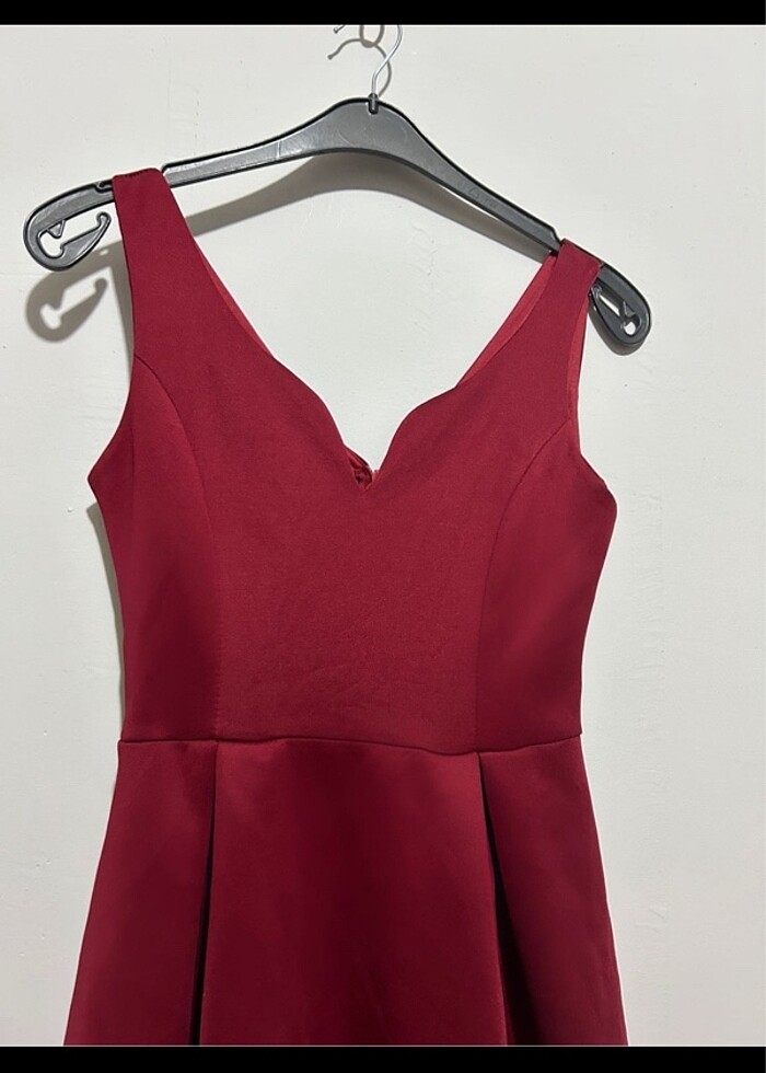 Kırmızı elbise - Görsel 3