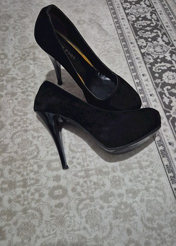 Zenne Parti Siyah Süet Topuklu Ayakkabı Şık & Zarif - Görsel 3