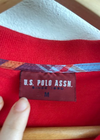 Kırmızı Kadın Yakalı Düğmeli Tişört - Görsel 2