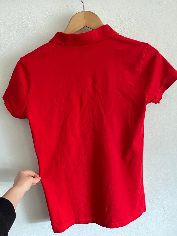 Kırmızı Kadın Yakalı Düğmeli Tişört - Görsel 3