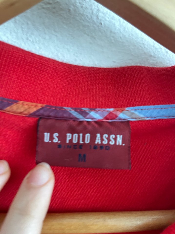 Kırmızı Kadın Yakalı Düğmeli Tişört - Görsel 2