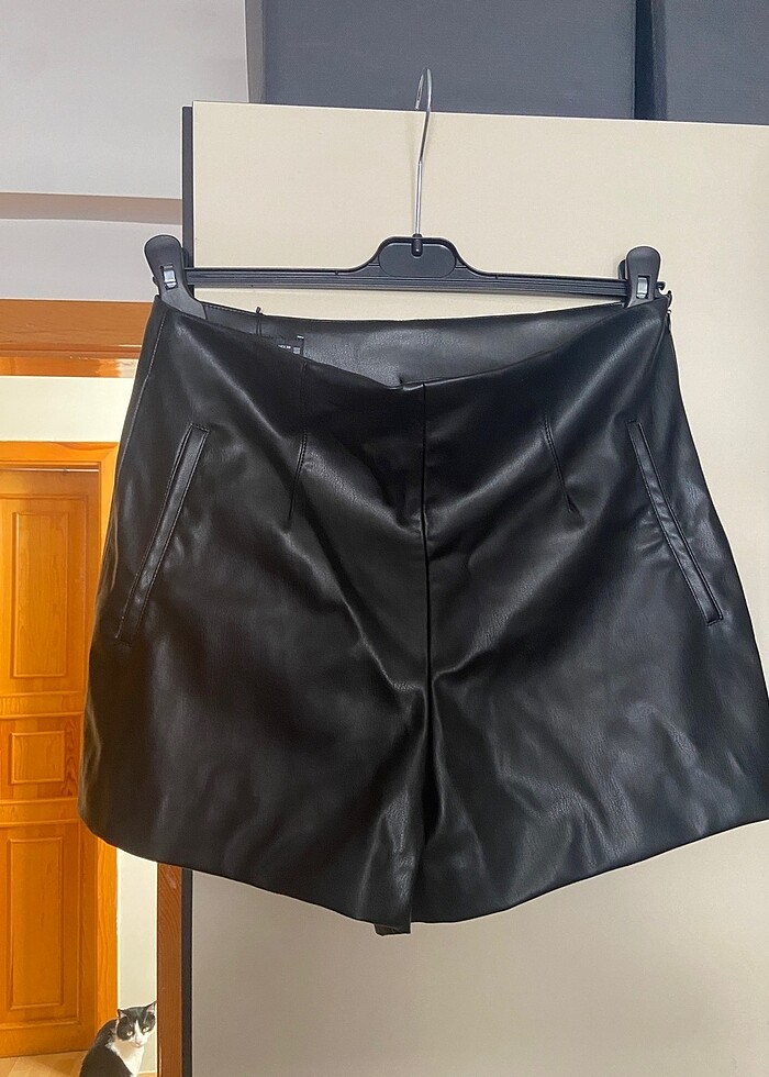 Etiketli Zara Deri Şort - Görsel 2