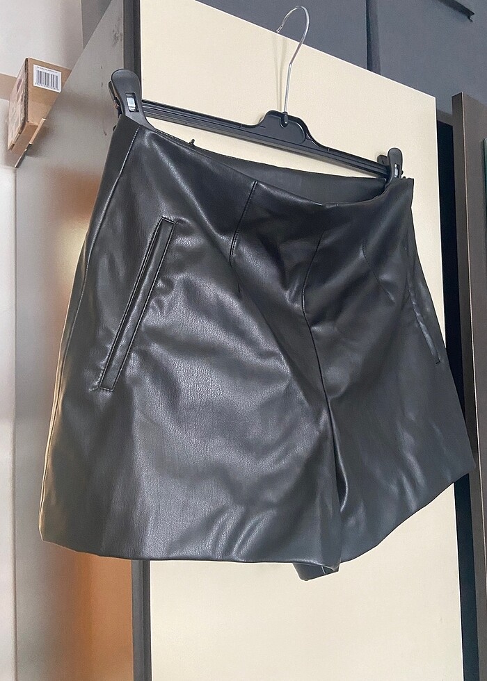Etiketli Zara Deri Şort - Görsel 3