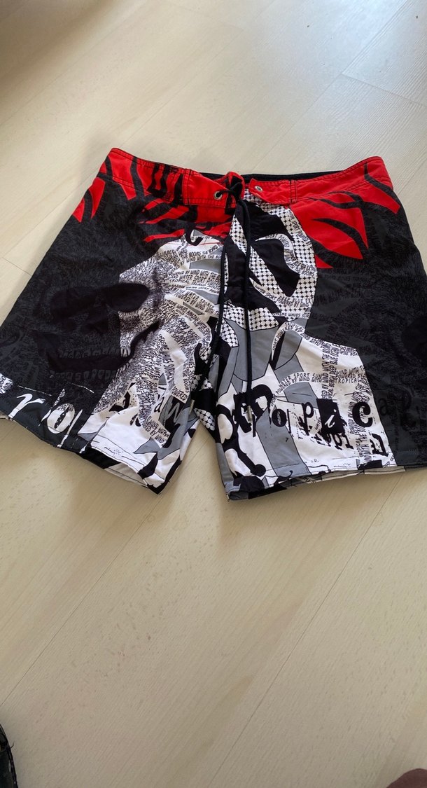 Kırmızı Desenli Erkek Midi Yüzme Şortu - Görsel 2