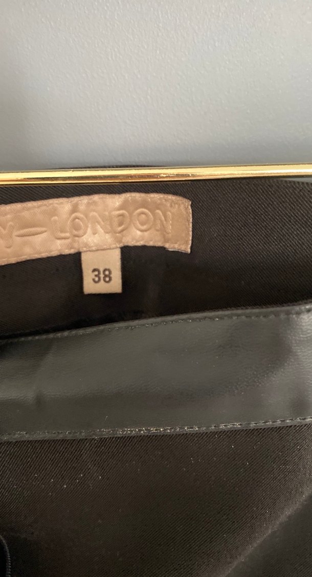 Deri Görünümlü Siyah Midi Kumaş Pantolon - Görsel 4