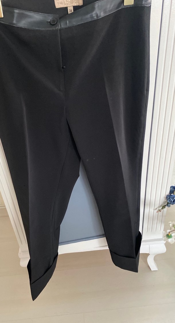 Deri Görünümlü Siyah Midi Kumaş Pantolon - Görsel 3