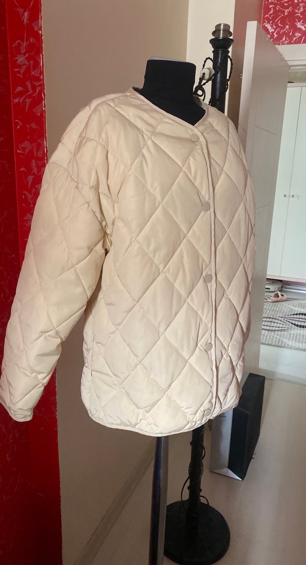 Düğmeli Beyaz Kadın Kışlık Mont - Görsel 3