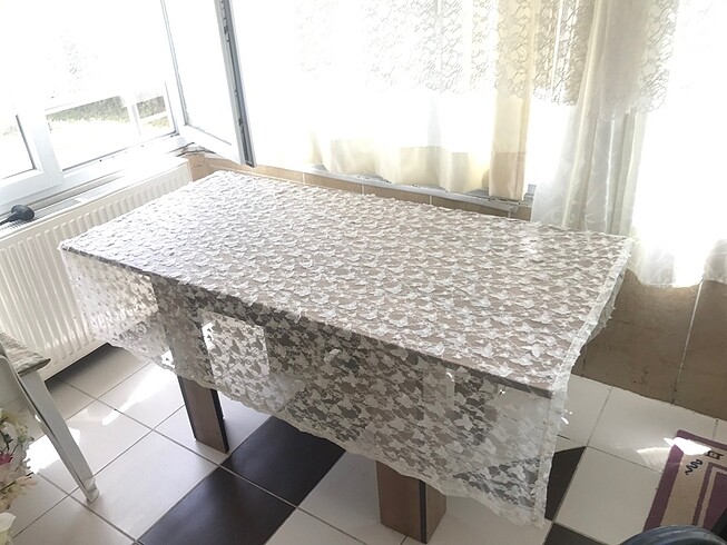 Diğer Masa Örtüsü 155x147