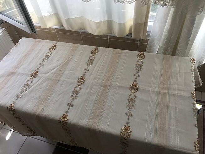 Diğer Masa Örtüsü 188x142