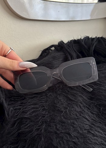 Gri Kürklü Gotik Kadın Gözlüğü - Görsel 3