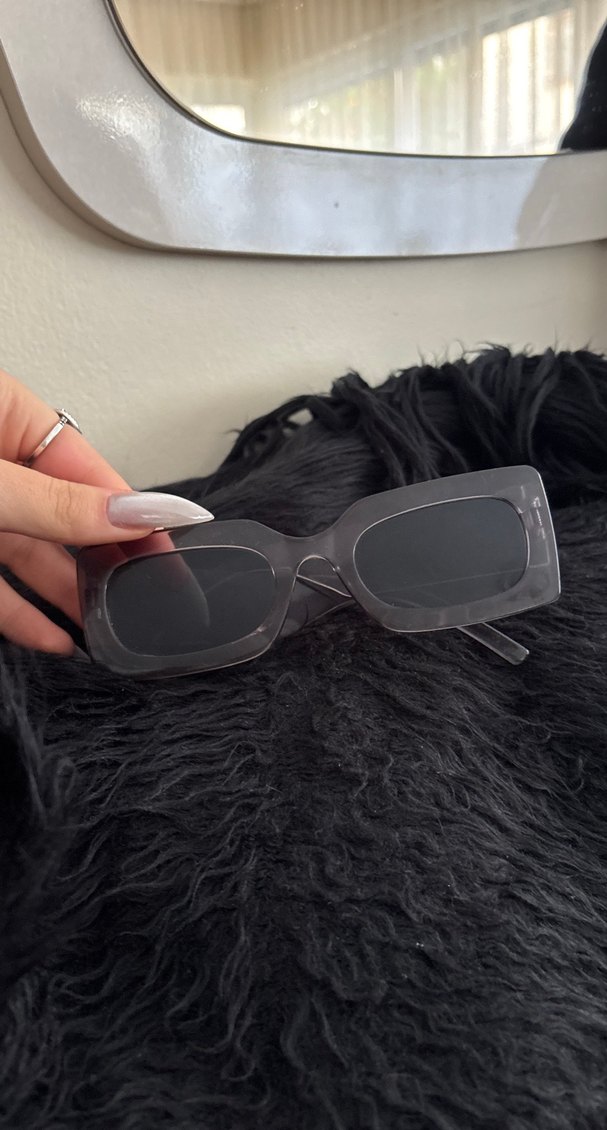 Gri Kürklü Gotik Kadın Gözlüğü - Görsel 3