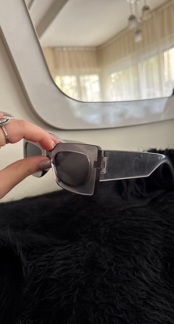 Gri Kürklü Gotik Kadın Gözlüğü - Görsel 2