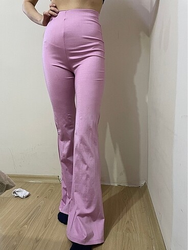 Pembe pantolon