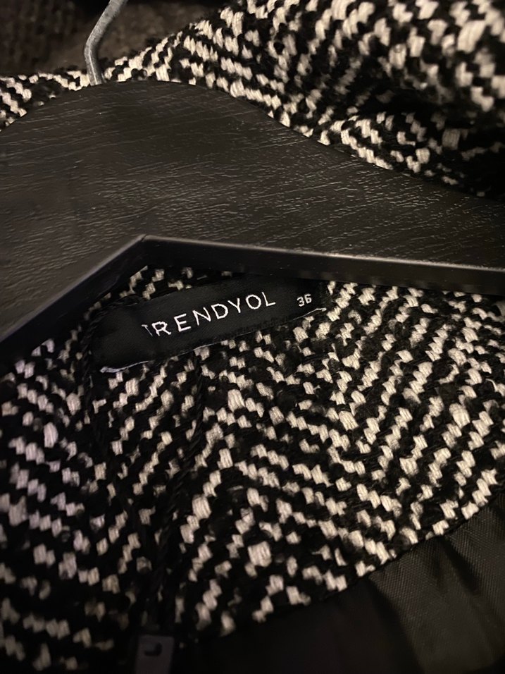 Çift Düğmeli Siyah Beyaz Kadın Uzun Kaban - Görsel 2