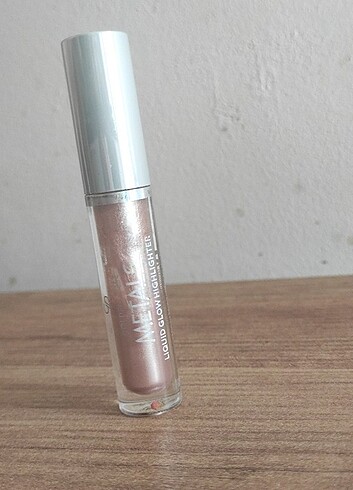 Golden rose metalic highlighter