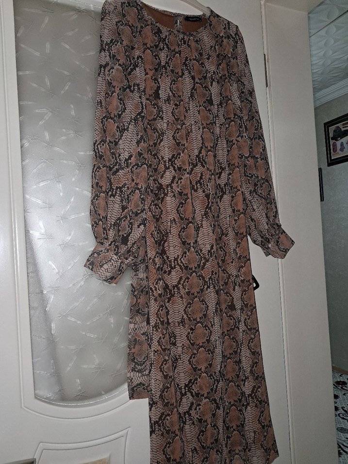 Kadın Kahverengi Yılan Desenli Midi Elbise - Görsel 4