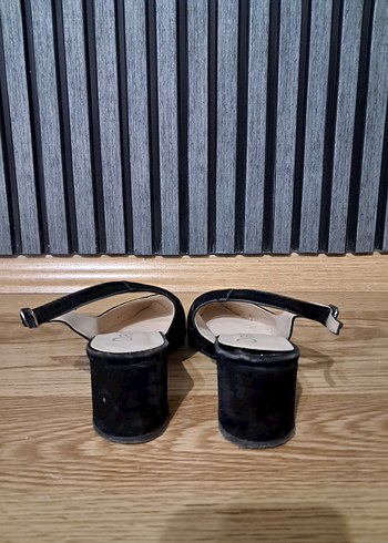 Klasik Siyah Tokalı Topuklu Kadın Ayakkabı - Görsel 4