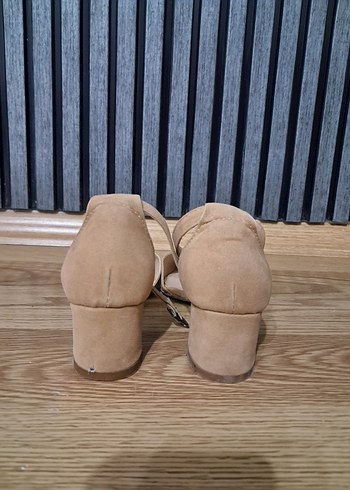 Bej Süet Tokalı Kadın Topuklu Ayakkabı - Görsel 4