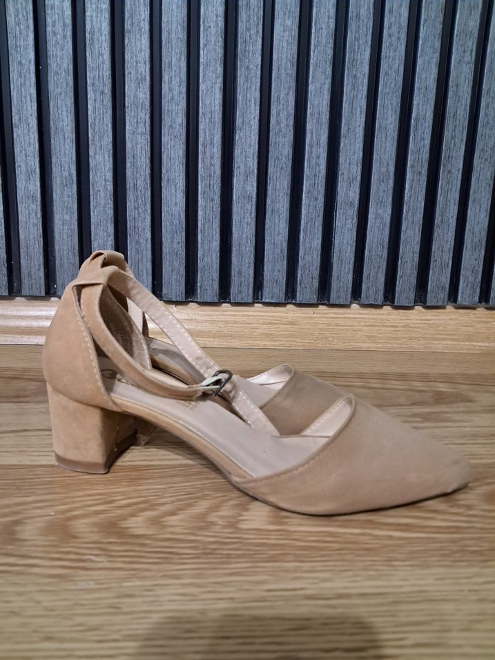 Bej Süet Tokalı Kadın Topuklu Ayakkabı - Görsel 2