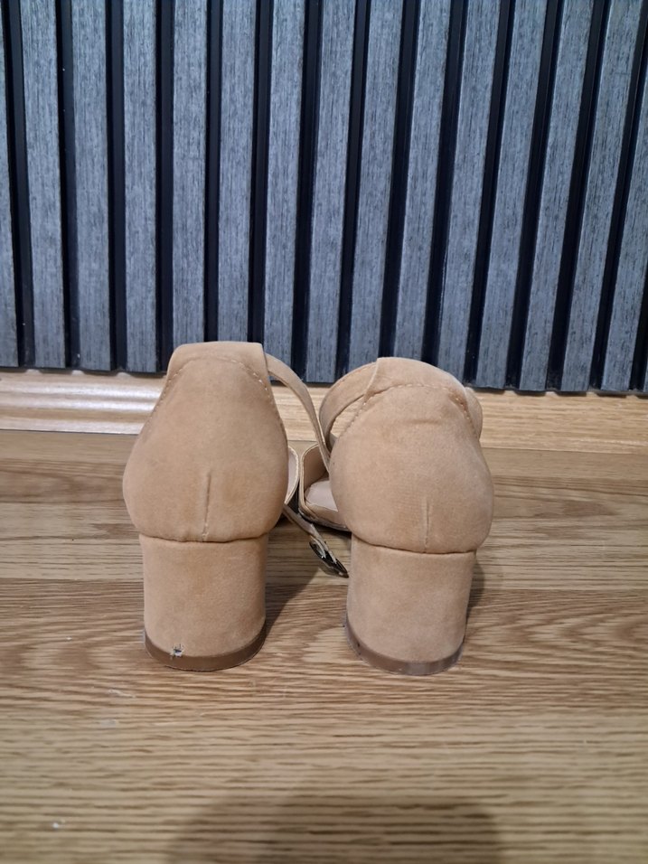 Bej Süet Tokalı Kadın Topuklu Ayakkabı - Görsel 4