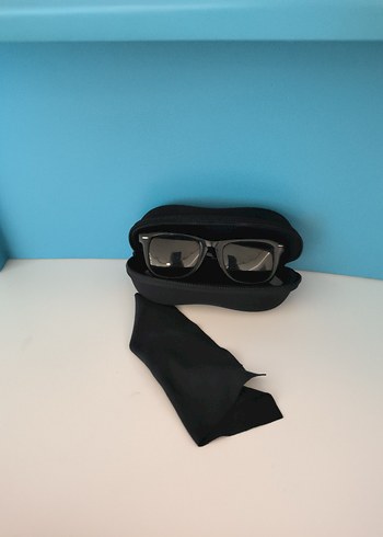 Şeffaf Siyah Minimalist Kadın Gözlüğü - Görsel 4