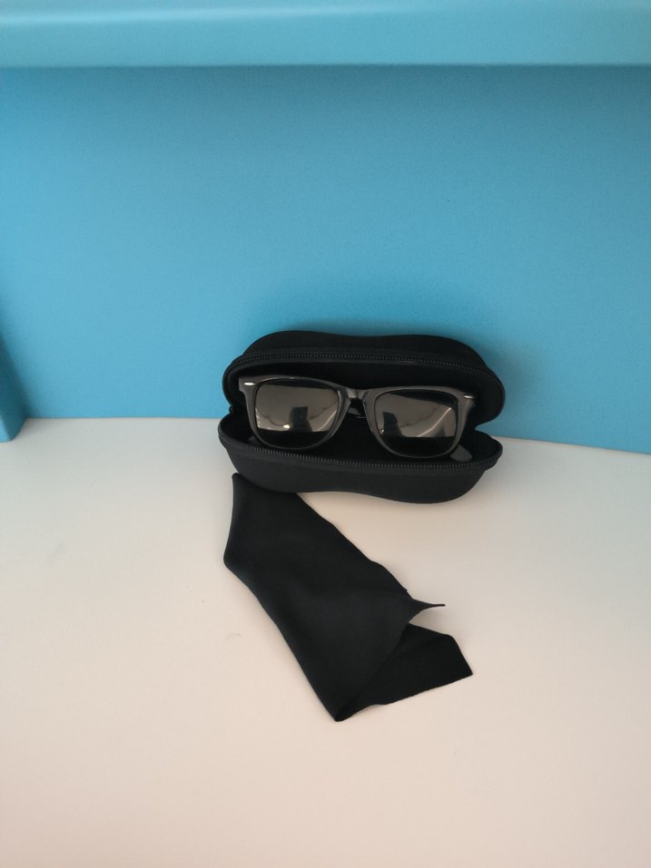 Şeffaf Siyah Minimalist Kadın Gözlüğü - Görsel 4