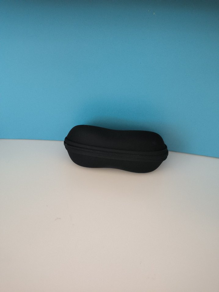 Şeffaf Siyah Minimalist Kadın Gözlüğü - Görsel 3