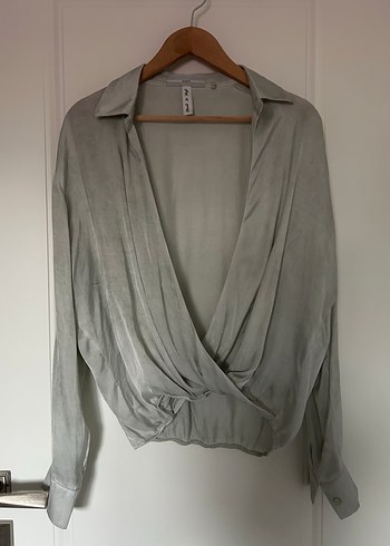 Guess Siklik Ve Rahatlik Acik Yesil Drapeli İpek Bluz