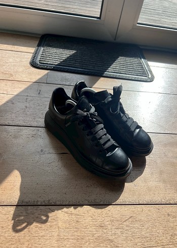 Alexander McQueen 42