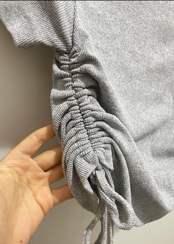 Gri Kısa Kollu Crop Top - Görsel 4