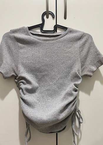 Gri Kısa Kollu Crop Top - Görsel 2