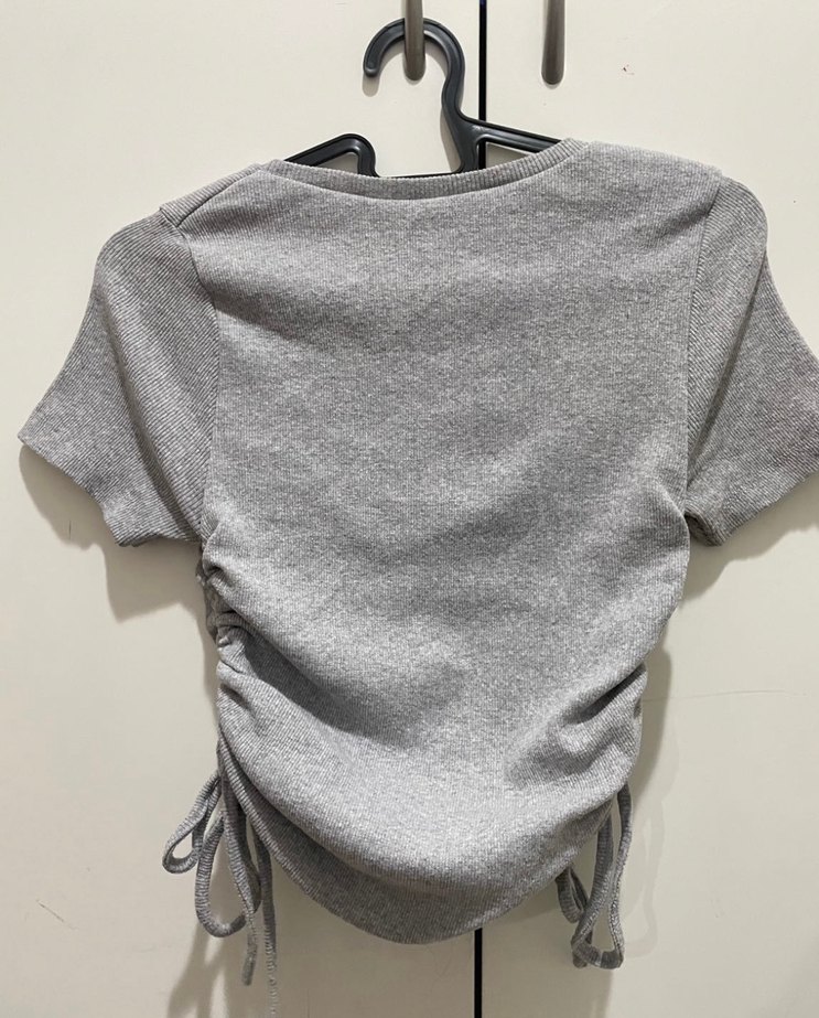 Gri Kısa Kollu Crop Top - Görsel 3