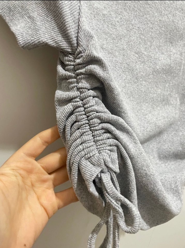 Gri Kısa Kollu Crop Top - Görsel 4