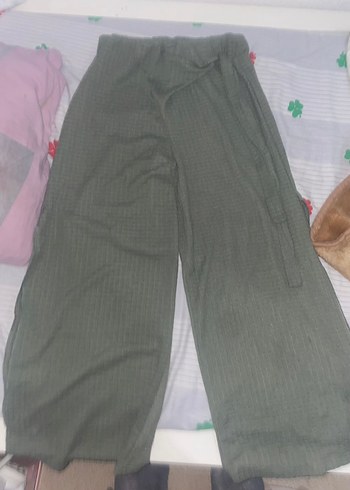 Yeşil Pilili Rahat Kesim Keten Kadın Pantolon - Görsel 2